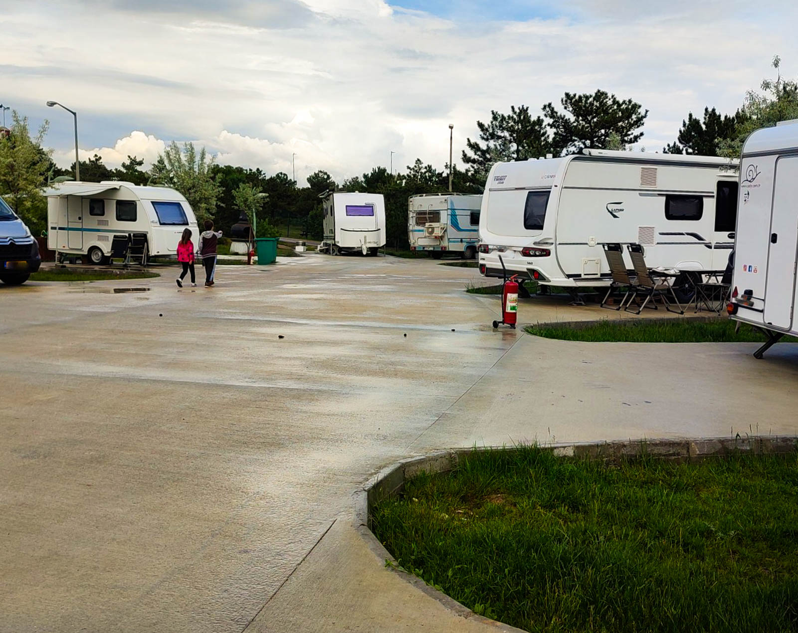 Mavi Göl Karavan ve Alanı