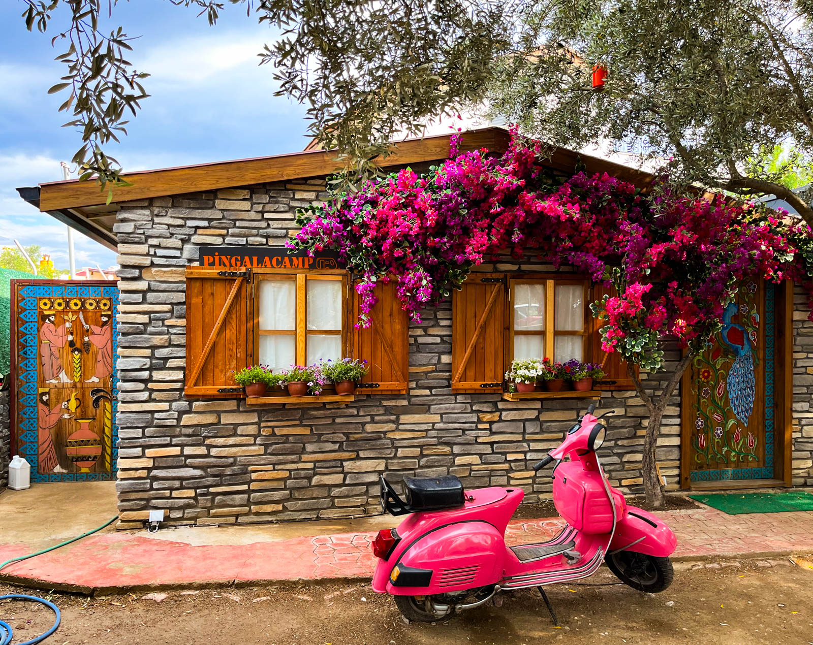 Pingala Glamping Caravan Hotel