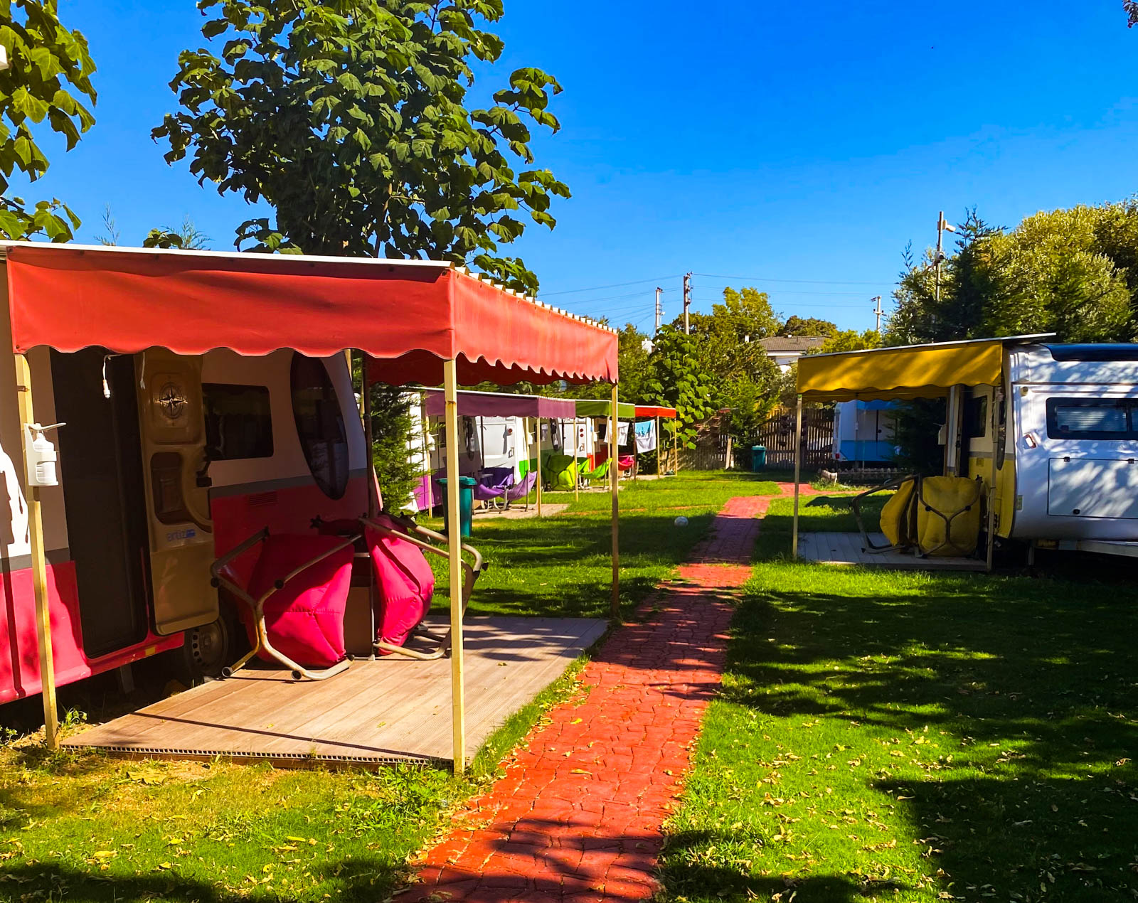Pingala Glamping Caravan Hotel