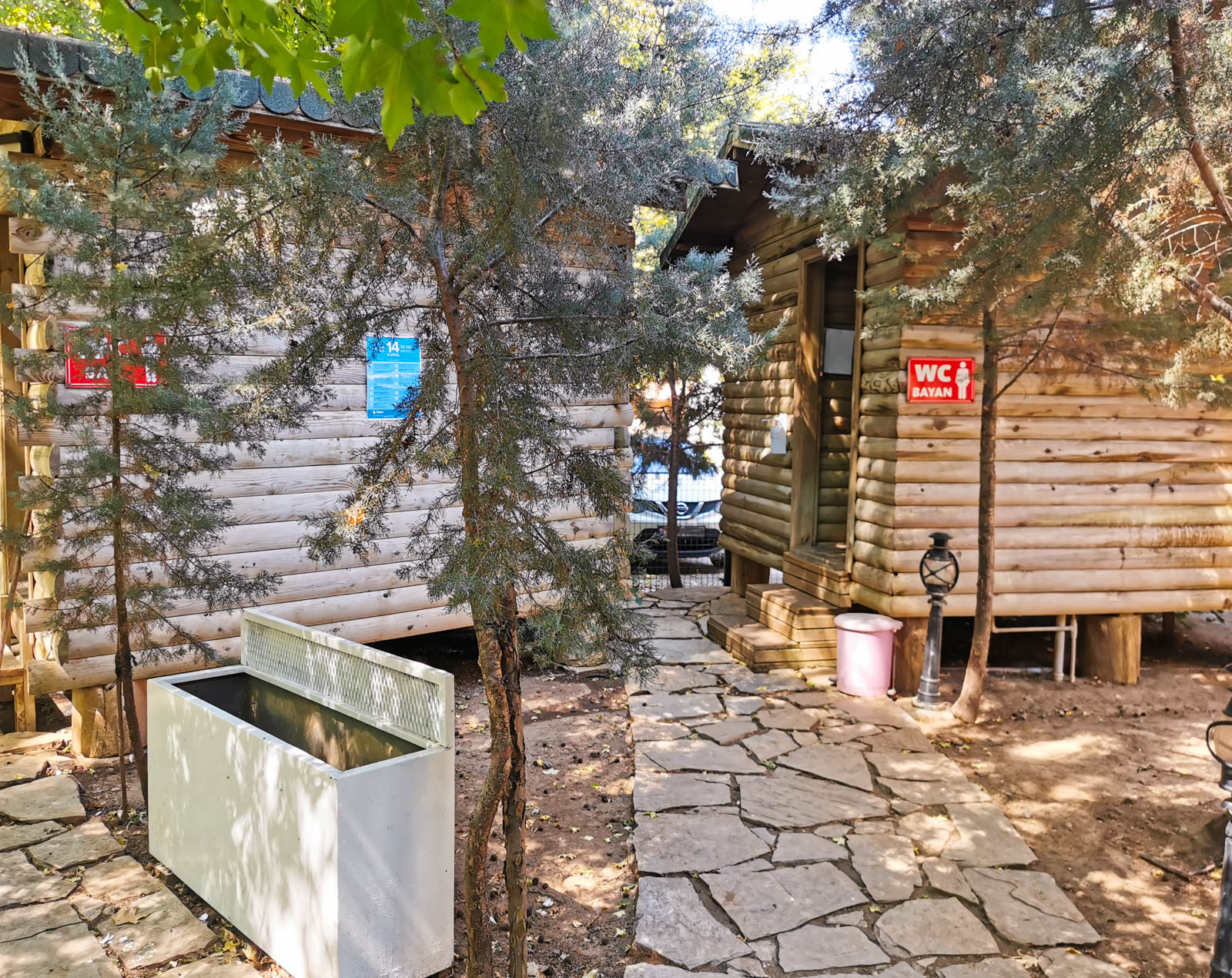 Havuzlu Bahçe Camping