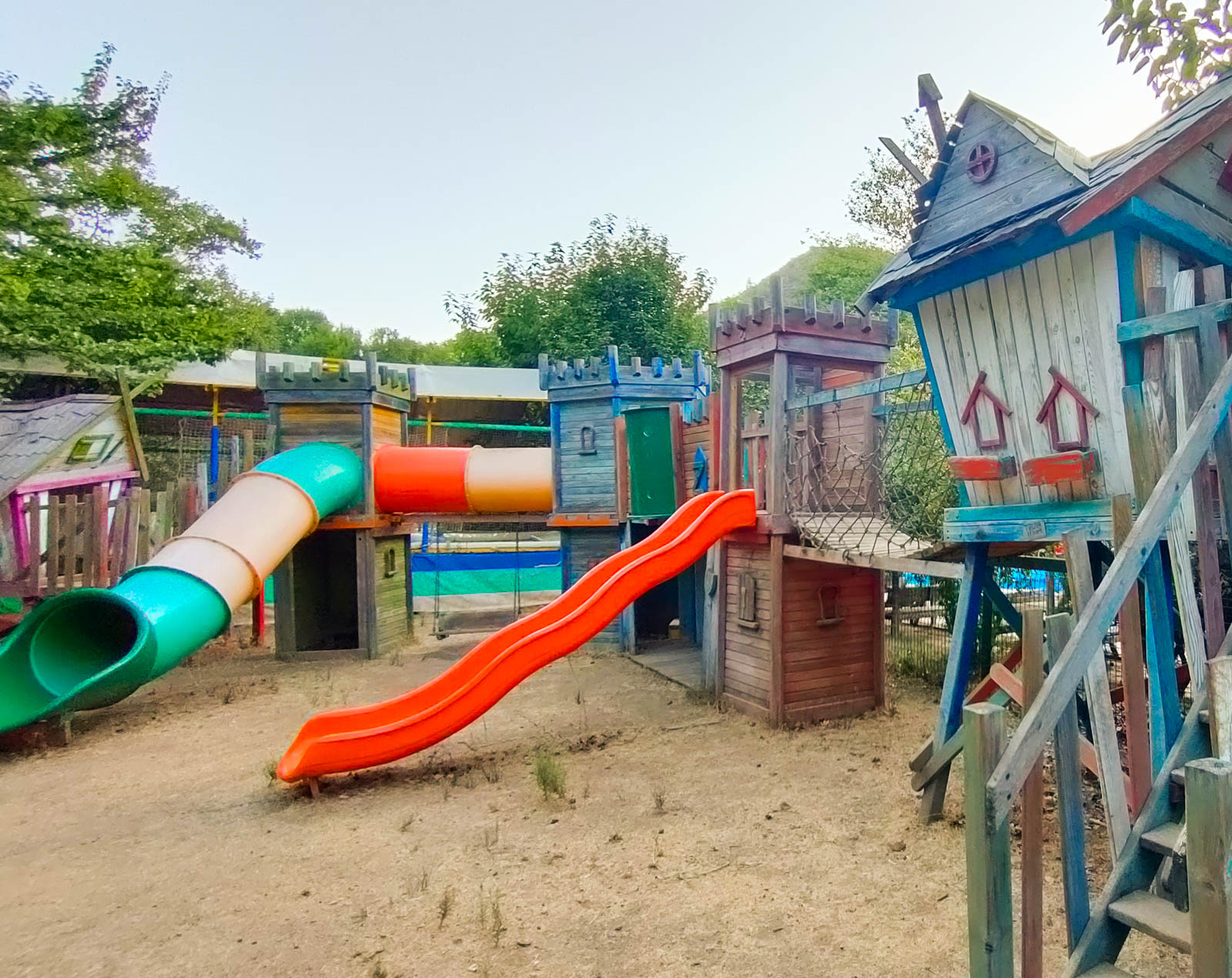 Havuzlu Bahçe Camping